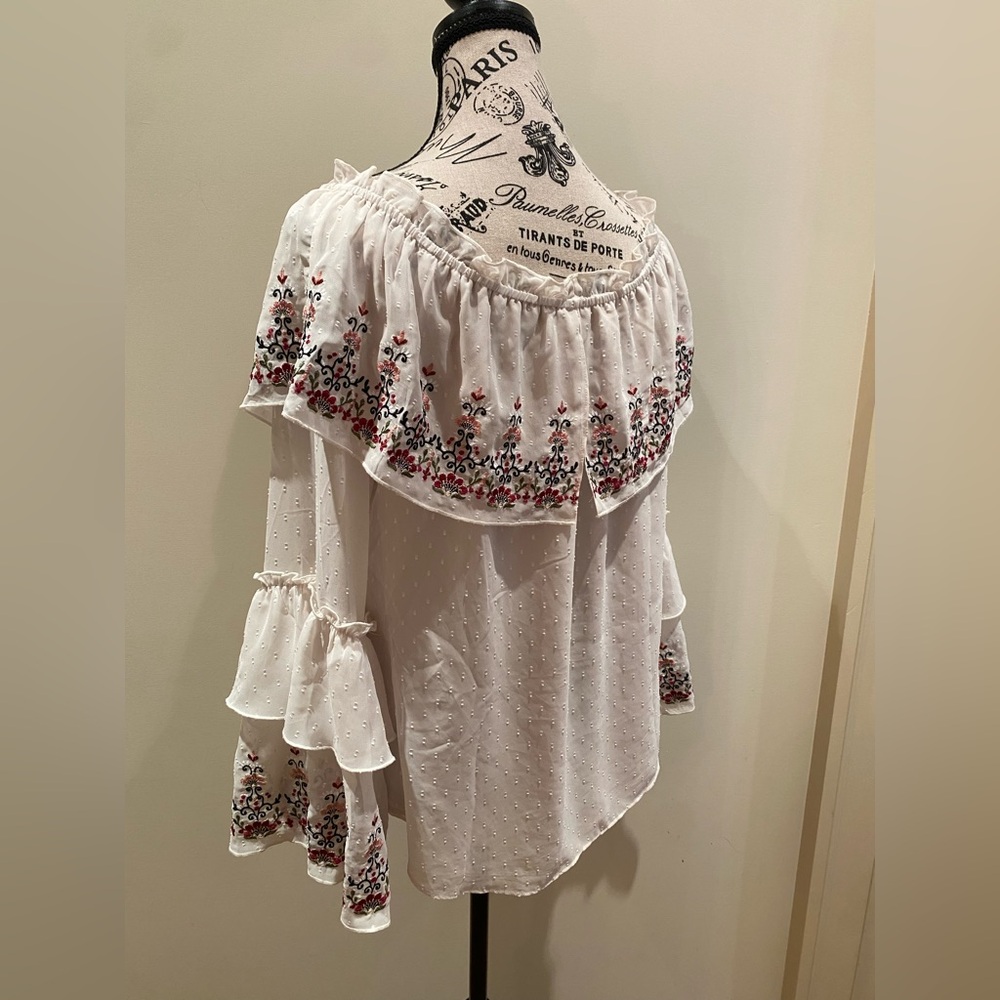 Romantic Embroidered Off Shoulder Blouse Size L EC Ecru White HouseBlack Market
